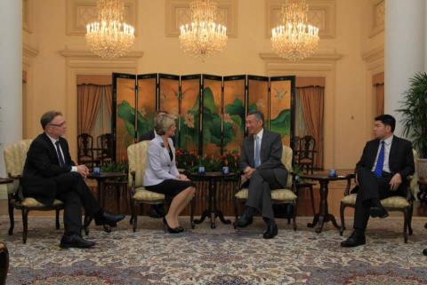 Australian Minister for Foreign Affairs Julie Bishop MP meets Singaporean Prime Minister Lee Hsien Loong on Ms Bishop's introductory visit to Singapore as Foreign Minister, flanked by Australian High Commissioner Philip Green. 

Photo: Ministry of Communi