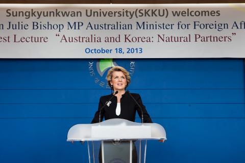 Foreign Minister Bishop giving a lecture at Sungkyunkwan University. 18 October 2013.