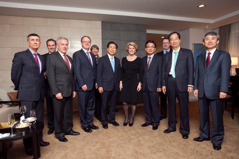 Foreign MinisterJulie Bishop at dinner with key business figures, Seoul. 18 October 2013.

Left-Right: Mr Peter Rowe, Director, North Asia Division, DFAT, Mr Brendan Berne, Deputy Head of Mission, Australian Embassy Seoul, Mr Bill Paterson, Ambassador to