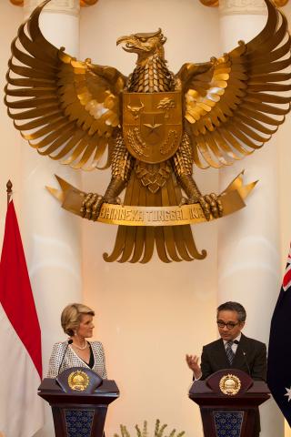 Foreign Minister Julie Bishop and Indonesian Foreign Minister Dr Marty Natalegawa hold a media conference at Gedung Pancasila in Jakarta, 5 December 2013