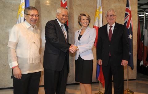 Minister Bishop and Trade Minister Andrew Robb were welcomed to the Philippines Australia Ministerial Meeting by the Philippines Secretary of Trade and Industry, Greg Domingo (left) and Secretary of Foreign Affairs, Albert Del Rosario (second left).