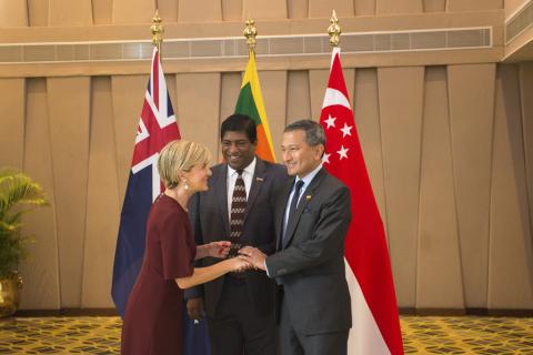 Foreign Minister Julie Bishop, Sri Lankan Foreign Minister Ravi Karunanayake and Singaporean Foreign Minister Vivian Balakrishnan meeting in Colombo on 20 July 2017.