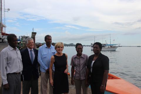 Foreign Minister Julie Bishop and John Pilbeam, Australian High Commissioner meet with Reef Guardians project beneficiaries at the Fisheries Wharf, St George’s, 3 July 2017.