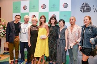 Foreign Minister Julie Bishop with fashion industry representatives at Jakarta Fashion Week.