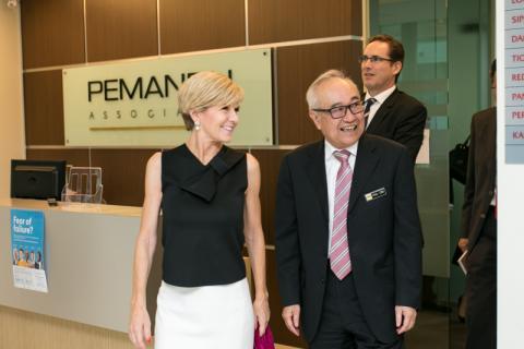 Foreign Minister Julie Bishop with Minister in the Malaysian Prime Minister’s Department, YB Senator Datuk Paul Low Seng Kuan at Pemandu Office, Kuala Lumpur. 15 March 2017 / Adrian Shezen Suhaimi