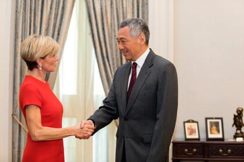 Foreign Minister Julie Bishop meeting with Singapore Prime Minister Lee Hsien Loong in Singapore, 13 March 2017.