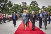 Foreign Minister Julie Bishop together with Argentine Foreign Minister Jorge Faurie honour Jose de San Martin monument, 26 June 2017
