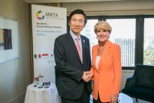 Republic of Korea Foreign Minister Mr Yun Byung-se and Foreign Minister Julie Bishop during bilateral discussions in Sydney, 25 November 2016.