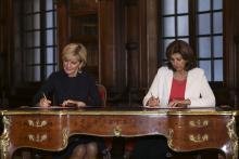 Foreign Minister Julie Bishop and Colombian Foreign Minister, María Ángela Holguín, signing an Air Services Memorandum of Understanding at San Carlos Palace (Colombian MFA), 27 June 2017.
