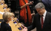 Foreign Minister Julie Bishop greets Ukrainian President, Petro Poroshenko, at the Ceremony on Reform of the United Nations at UN Headquarters in New York on 18 September, 2017.