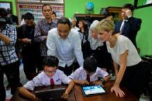 21 March 2016, Jakarta, Indonesia: Foreign Minister Julie Bishop, with Indonesian Minister for Education and Cultural Affairs Mr Anies Baswedan, in the launching of ‘Next Door Land’ application at a local elementary school (SDN 02 Menteng, Indonesia).
