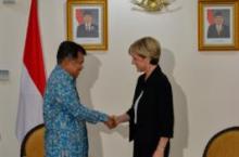 21 March 2016, Jakarta, Indonesia: Foreign Minister Julie Bishop with Indonesian Vice President Jusuf Kalla during a bilateral meeting at the Vice Presidential Palace, Jakarta.