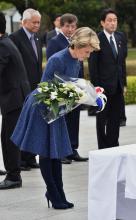 The Hon Julie Bishop MP, Minister for Foreign Affairs, placing flowers on the Cenotaph for the A-bomb victims in Hiroshima.